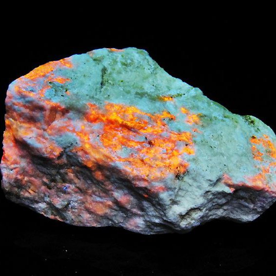 ハックマナイト 原石[T636-2186]