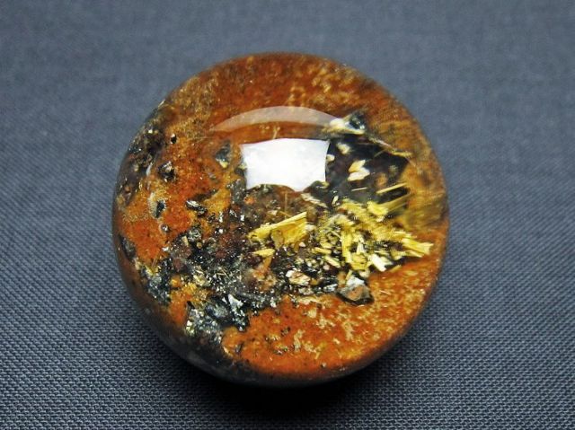 ゴールドタイチンルチル入り水晶丸玉 32mm [T637-4650]