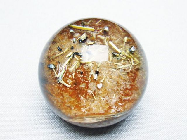 ゴールドタイチンルチル入り水晶丸玉 38mm [T637-4664]