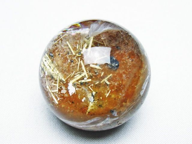 ゴールドタイチンルチル入り水晶丸玉 39mm [T637-4666]