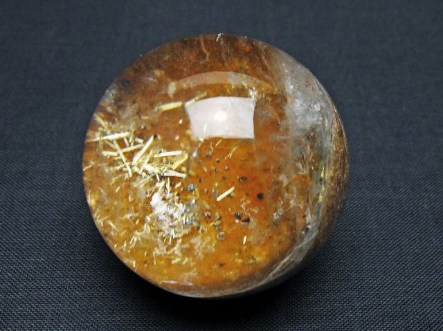 ゴールドタイチンルチル入り水晶丸玉 41mm [T637-4668]