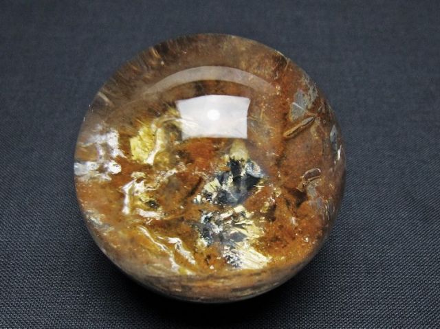ゴールドタイチンルチル入り水晶丸玉 46mm [T637-4694]