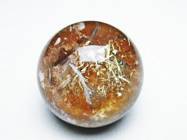ゴールドタイチンルチル入り水晶丸玉 43mm [T637-4705]