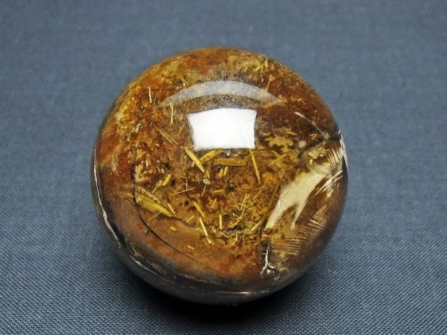 ゴールドタイチンルチル入り水晶丸玉 42mm [T637-4706]