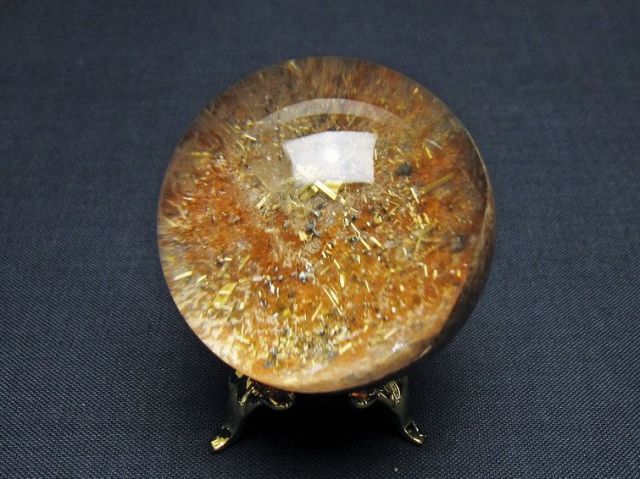 ゴールドタイチンルチル入り水晶丸玉 41mm [T637-4712]