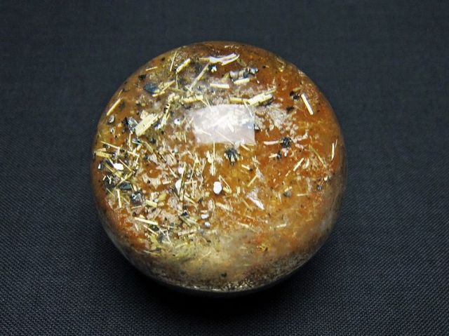 ゴールドタイチンルチル入り水晶丸玉 42mm [T637-4723]