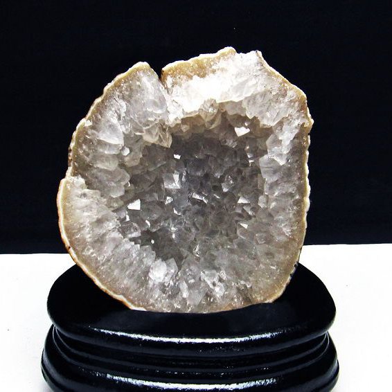 ウルグアイ産 アゲート水晶ドーム[T640-2104]