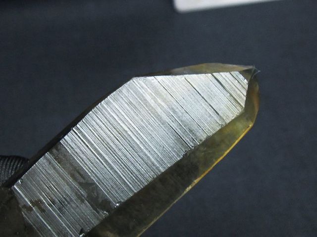 シトリン レムリアンシード水晶原石 ミナスジェライス州コリント産 ※証明書付き[T641-2179]