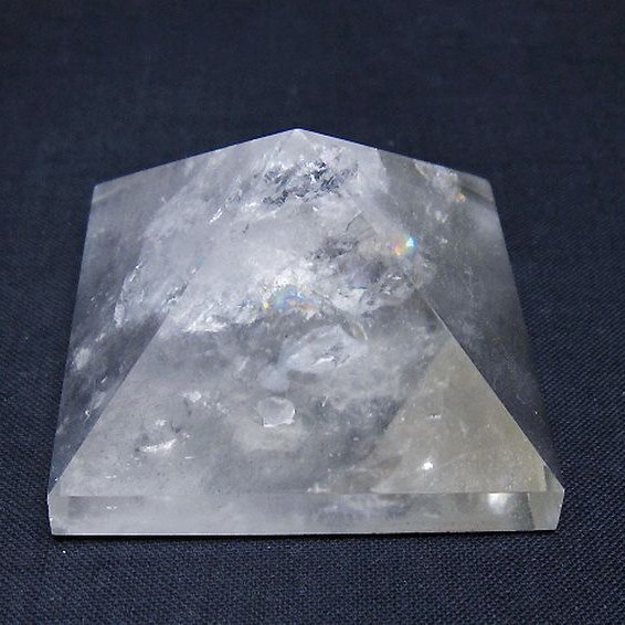 虹入りヒマラヤ水晶ピラミッド[T648-3575]