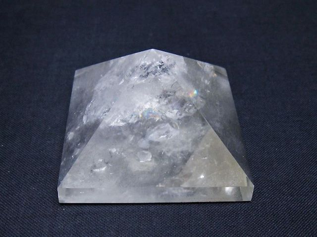 虹入りヒマラヤ水晶ピラミッド[T648-3575]
