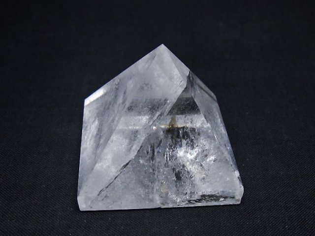 虹入りヒマラヤ水晶ピラミッド[T648-3656]