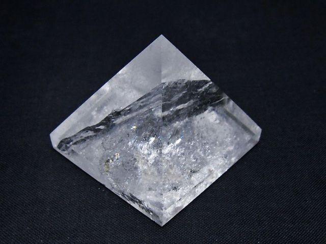 虹入りヒマラヤ水晶ピラミッド[T648-3656]