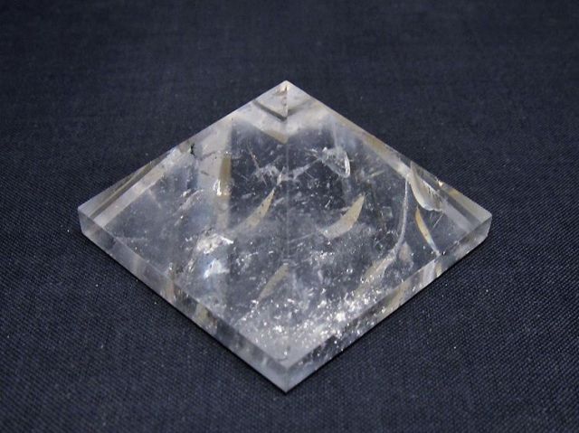 ヒマラヤ水晶ピラミッド [t648-3669]