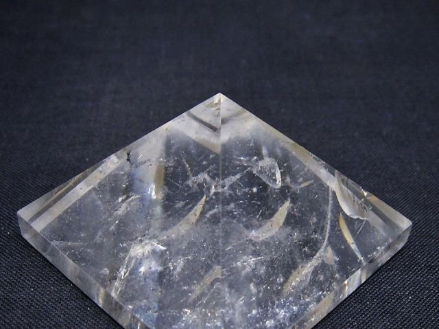ヒマラヤ水晶ピラミッド [t648-3669]