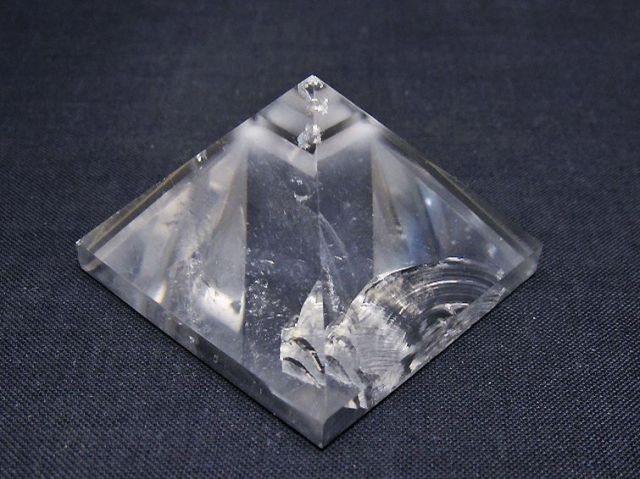 パワーストーン 天然石 ヒマラヤ水晶ピラミッド[T648-3673]
