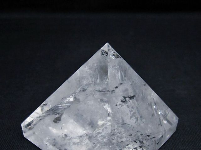 虹入りヒマラヤ水晶ピラミッド[T648-3812]