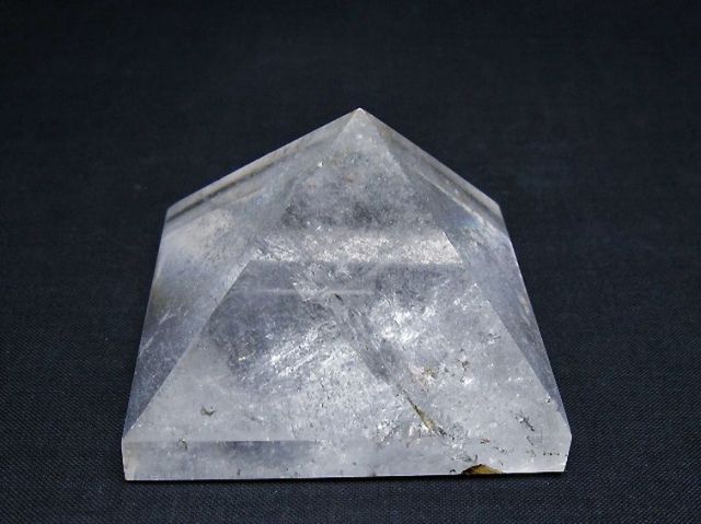 天然石　ヒマラヤ水晶　ピラミッド 楽天市場】ヒマラヤ水晶 ピラミッド 天然水晶 ◇ミニチュア