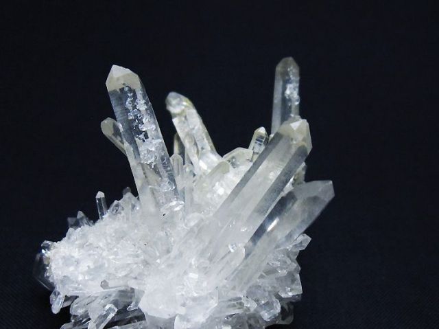天然石 水晶のクラスター　置物F.62 天然水晶 クラスター 約1.75kg クリスタル 塊 送料無料 クォーツ