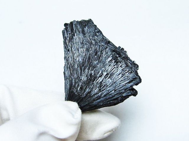 ブラック カイヤナイト 原石[T697-3887]