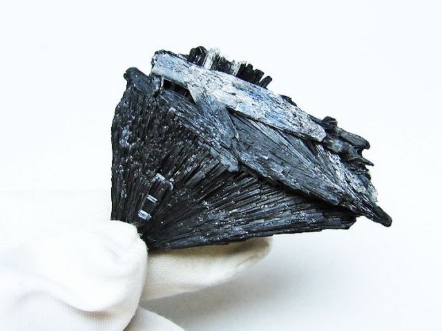 ブラック カイヤナイト 原石[T697-3887]