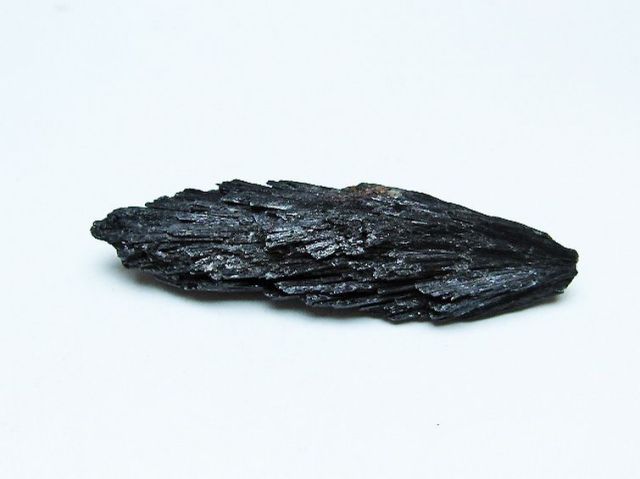ブラック カイヤナイト 原石[T697-3914]
