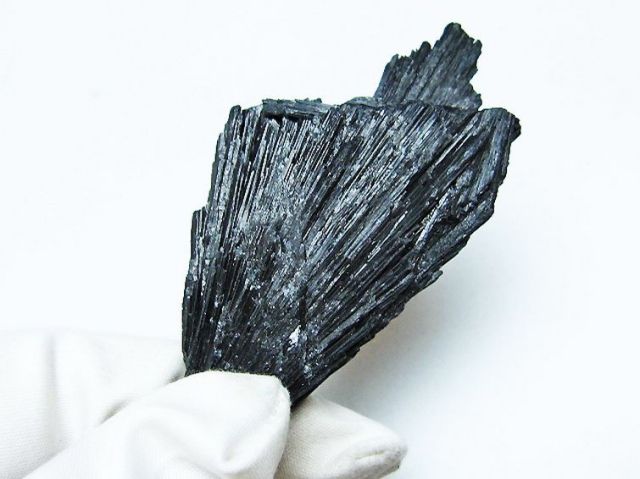パワーストーン 天然石 ブラック カイヤナイト 原石[T697-3947]
