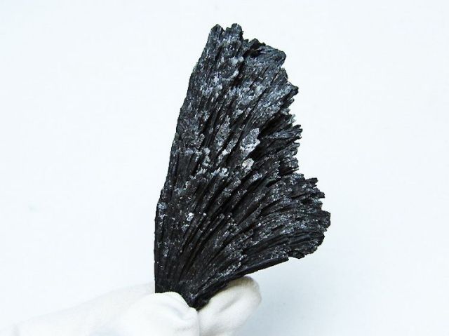 ブラック カイヤナイト 原石[T697-3988]