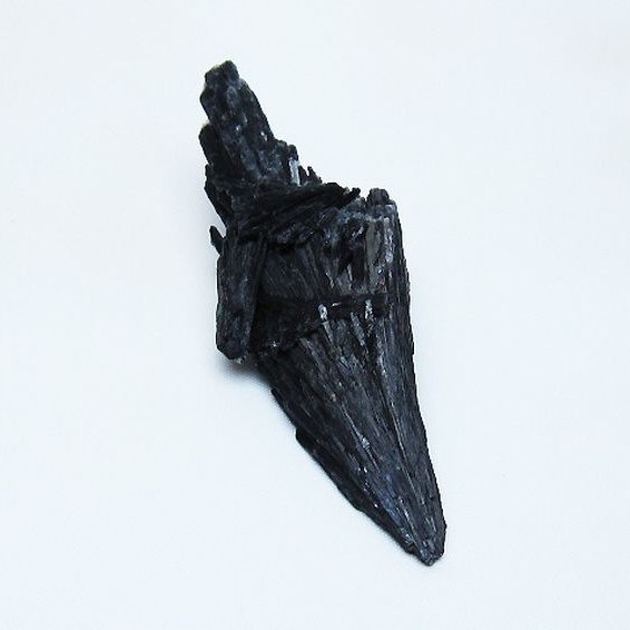 ブラック カイヤナイト 原石[T697-4172]