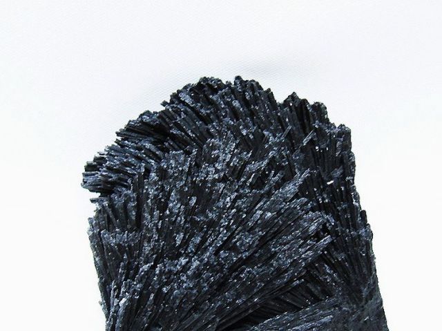 ブラック カイヤナイト 原石[T697-4184]