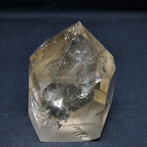 虹入りライトニング水晶ガーデン水晶六角柱 [t705-7611]