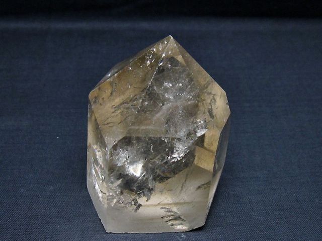 虹入りライトニング水晶ガーデン水晶六角柱 [t705-7611]