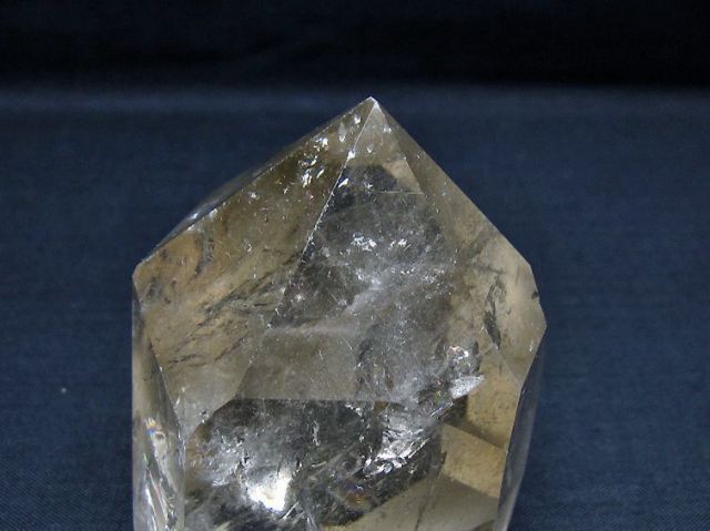 虹入りライトニング水晶ガーデン水晶六角柱 [t705-7611]