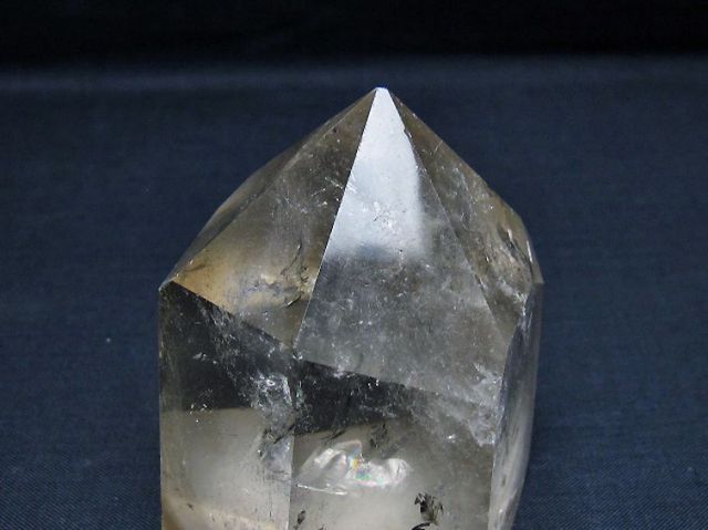 虹入りライトニング水晶ガーデン水晶六角柱 [t705-7611]