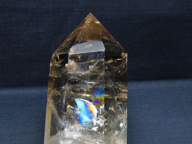 虹入りライトニング水晶ガーデン水晶六角柱 [t705-7633]