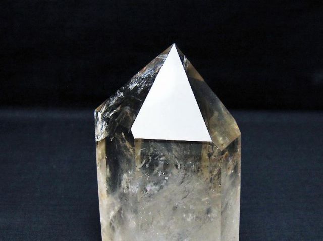 虹入りライトニング水晶ガーデン水晶六角柱 [t705-7648]