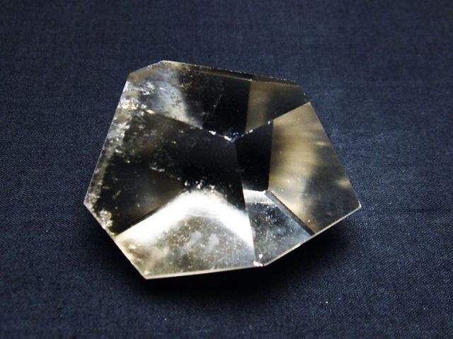 パワーストーン 天然石 ファントム入り水晶 原石[T72-2339]