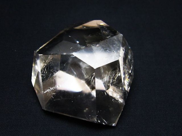 パワーストーン 天然石 虹入りヒマラヤ水晶原石[T72-2747]