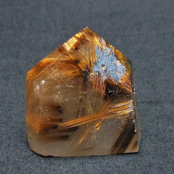 ゴールドタイチンルチル六角柱[T725-2154]