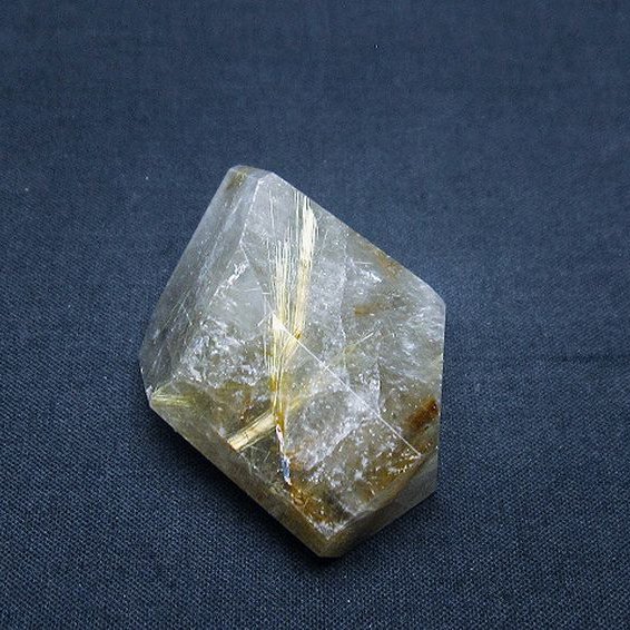 ゴールドタイチンルチル原石[T725-2354]