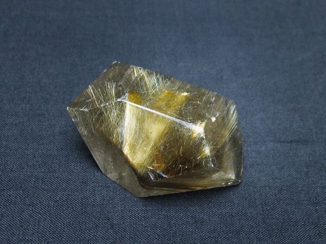 パワーストーン 天然石 ゴールドタイチンルチル原石[T725-2399]