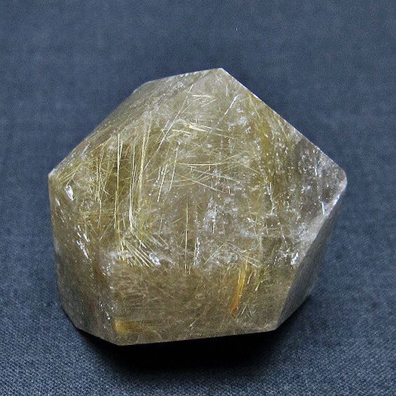 ゴールドタイチンルチル六角柱[T725-2500]