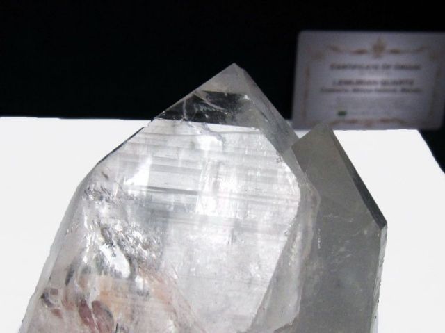 虹入りレムリアンシード水晶クラスター ミナスジェライス州コリント産 ※証明書付き[T760-3356]
