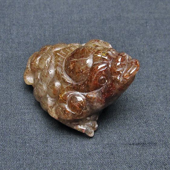 天然石 ルチルクォーツ（金針ルチル水晶） 金蟾 置物[T801-436]