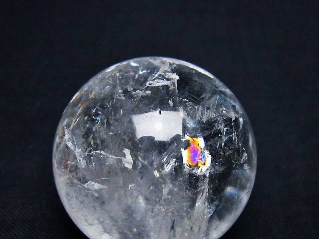 【ヒマラヤ水晶】丸玉 虹入り 約98㎜ 約1,355g 天然石 セール開催中！ パワーストーン 天然石 ヒマラヤ水晶丸玉 32mm [T91-9026]