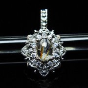 ファイナルグレード金針ルチル水晶ペンダント[T134-4312]