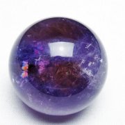 アメトリン（紫黄水晶）は二つの石の魅力とパワーを兼ね備えた天然石