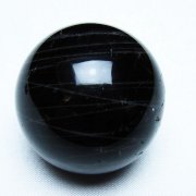 ang3　純天然モリオン　黒水晶　丸玉　大玉2.4Kg　木製台座付き！ モリオン（黒水晶）丸玉 置き石 台座付き 直径6.4cm | うさぎ屋