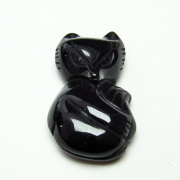 オブシディアン（黒曜石）は太古の昔には石器に使用された歴史のある石