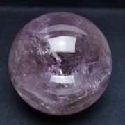 ゲーサイトインクォーツの中ではカコクセナイトが輝いています。｜銀座