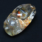 虹入り ヒマラヤ水晶 手彫り魚 置物[T261-1114]